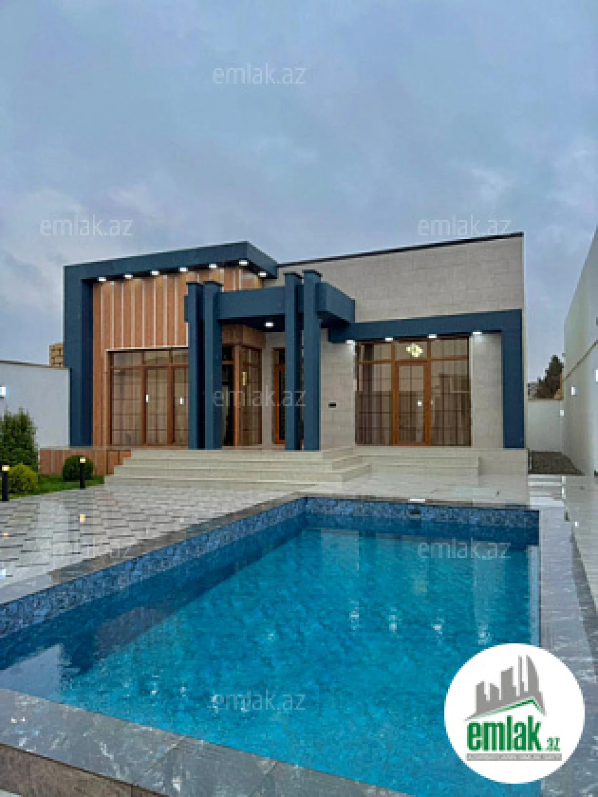 Satılır 4 otaqlı mənzil 180 m²