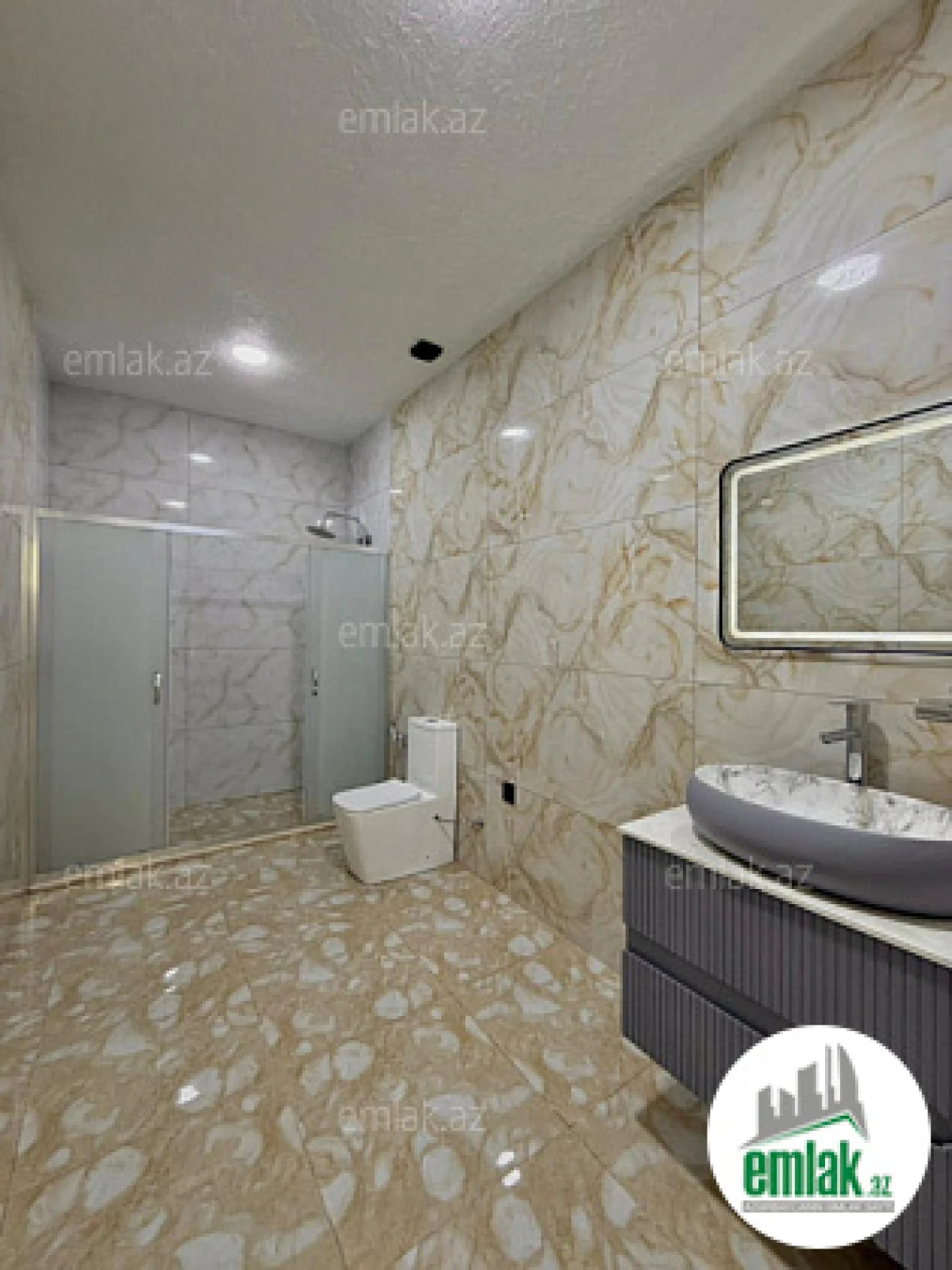 Satılır 4 otaqlı mənzil 180 m²