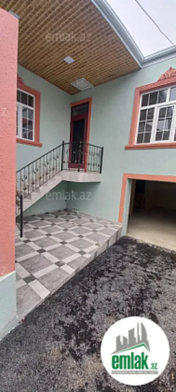 Satılır 4 otaqlı həyət evi 250 m²