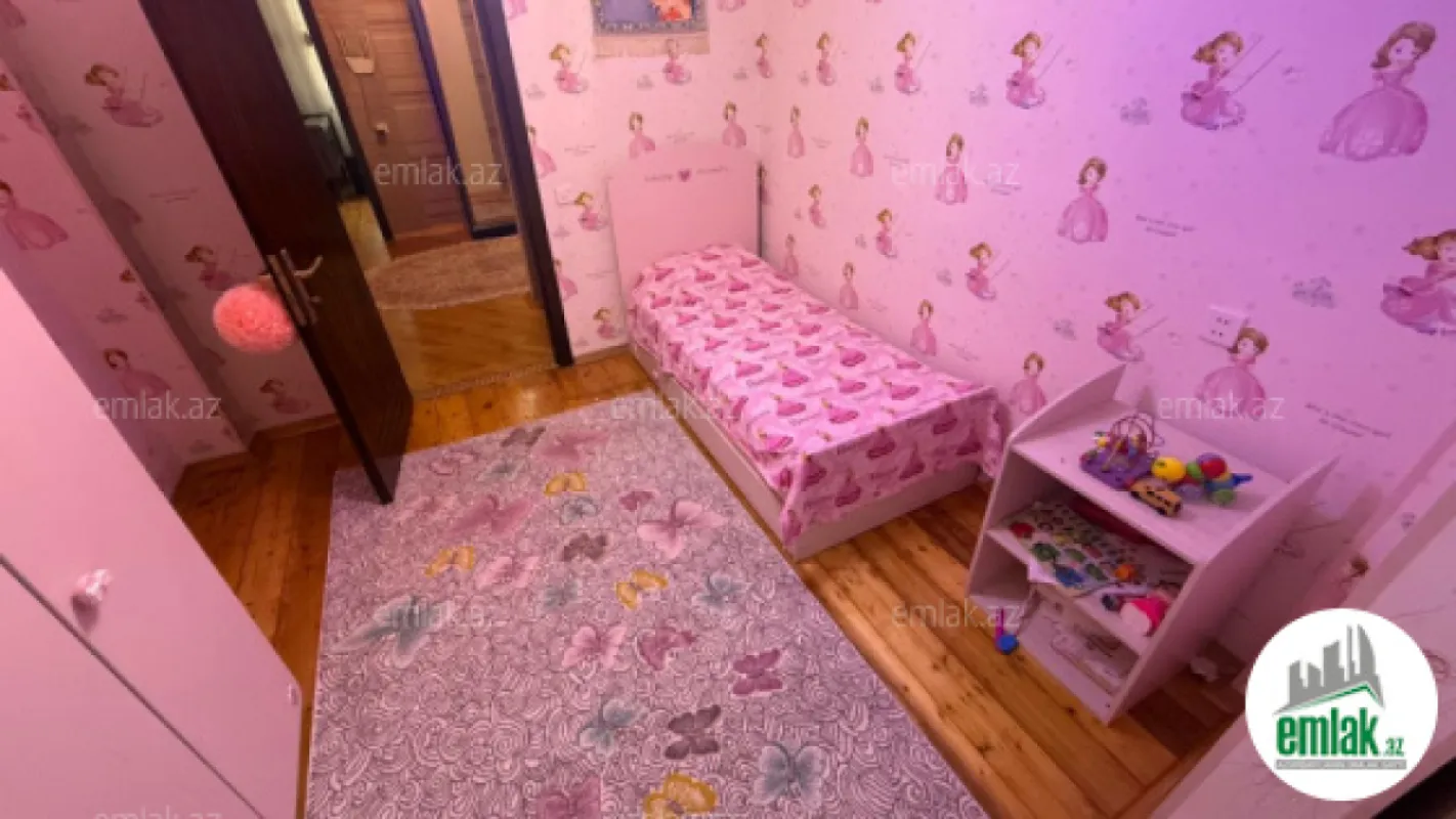 Satılır 4 otaqlı köhnə tikili 70 m²