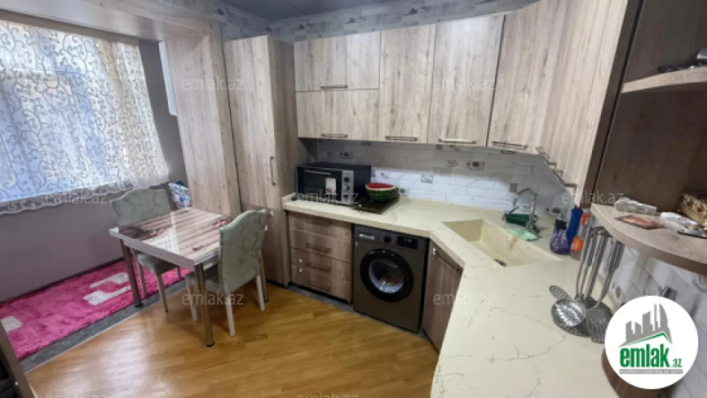 Satılır 4 otaqlı köhnə tikili 70 m²