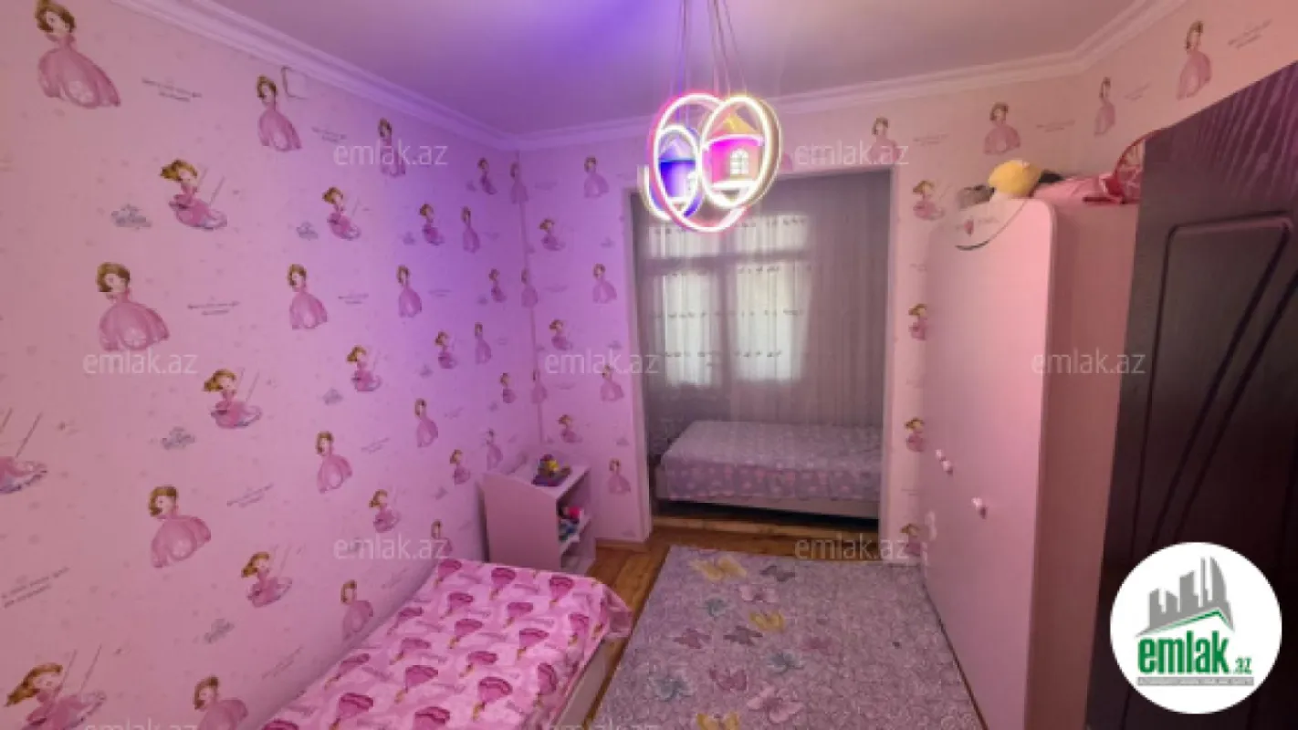 Satılır 4 otaqlı köhnə tikili 70 m²