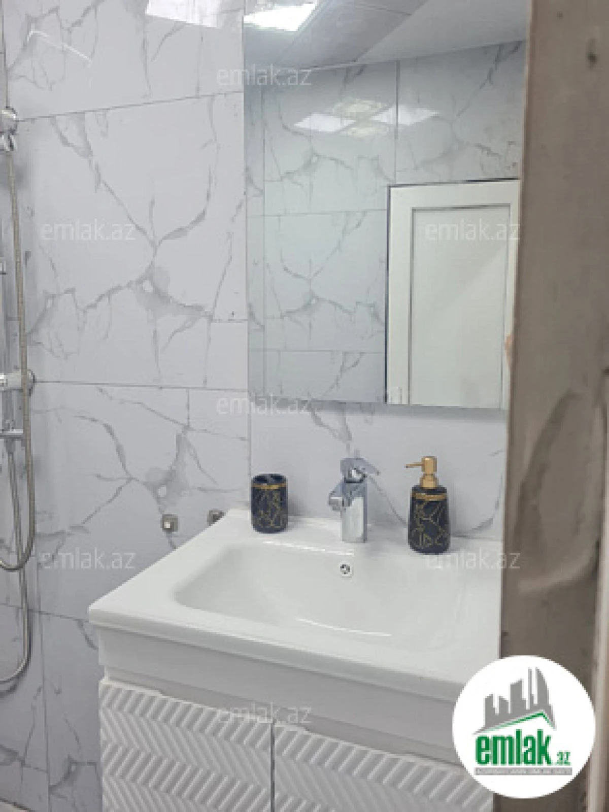 Satılır 2 otaqlı köhnə tikili 35 m²