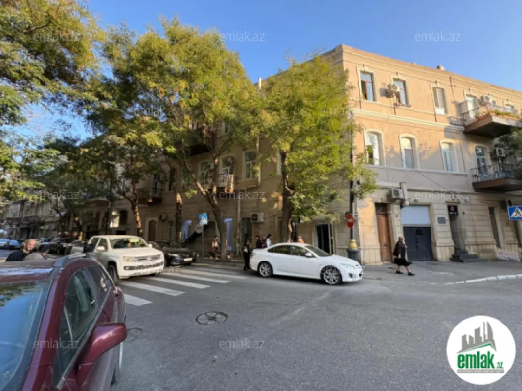 Satılır 3 otaqlı köhnə tikili 90 m²