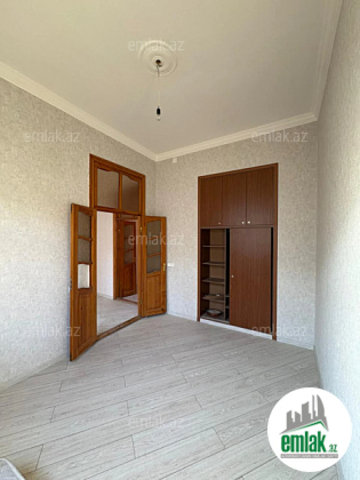 Satılır 3 otaqlı köhnə tikili 90 m²