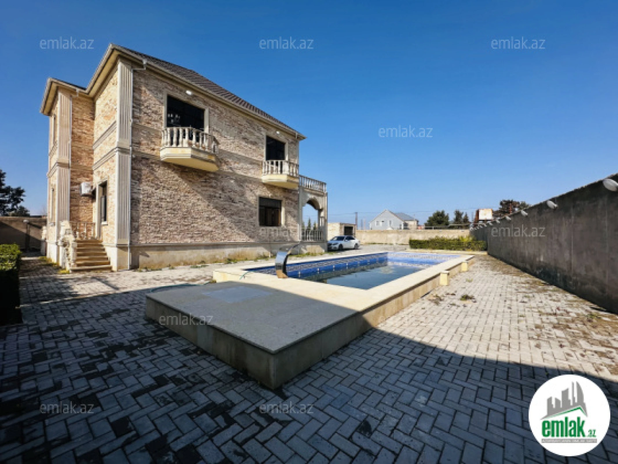 Satılır 5 otaqlı mənzil 400 m²