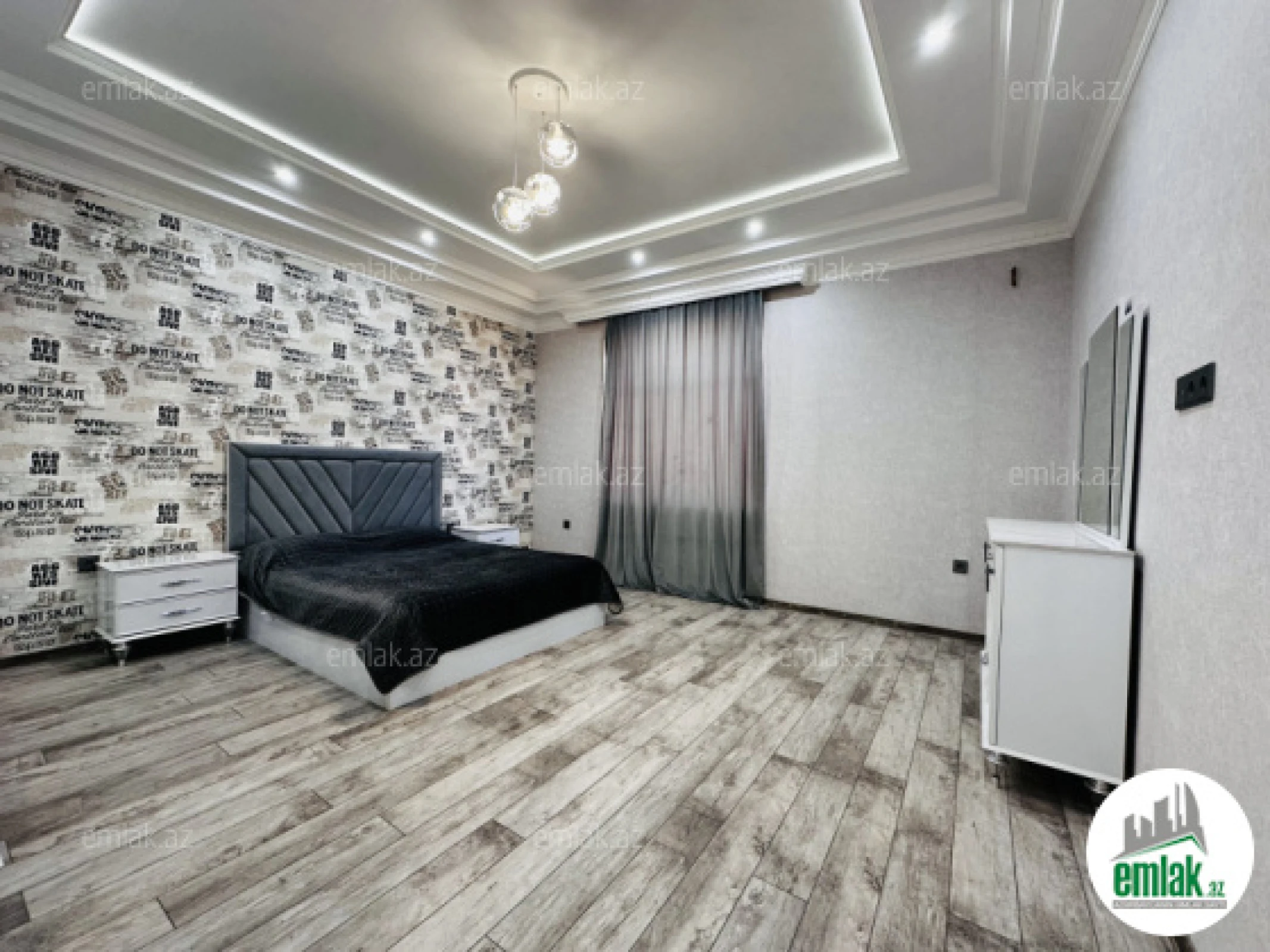 Satılır 5 otaqlı mənzil 400 m²