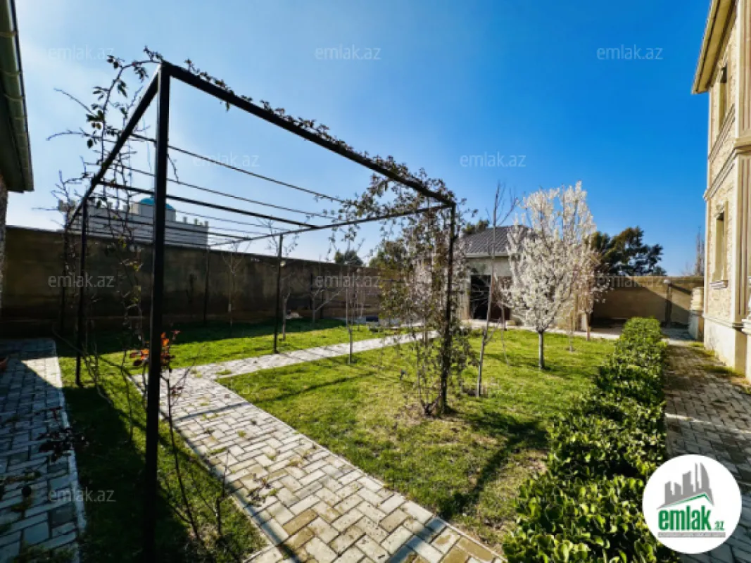 Satılır 5 otaqlı mənzil 400 m²