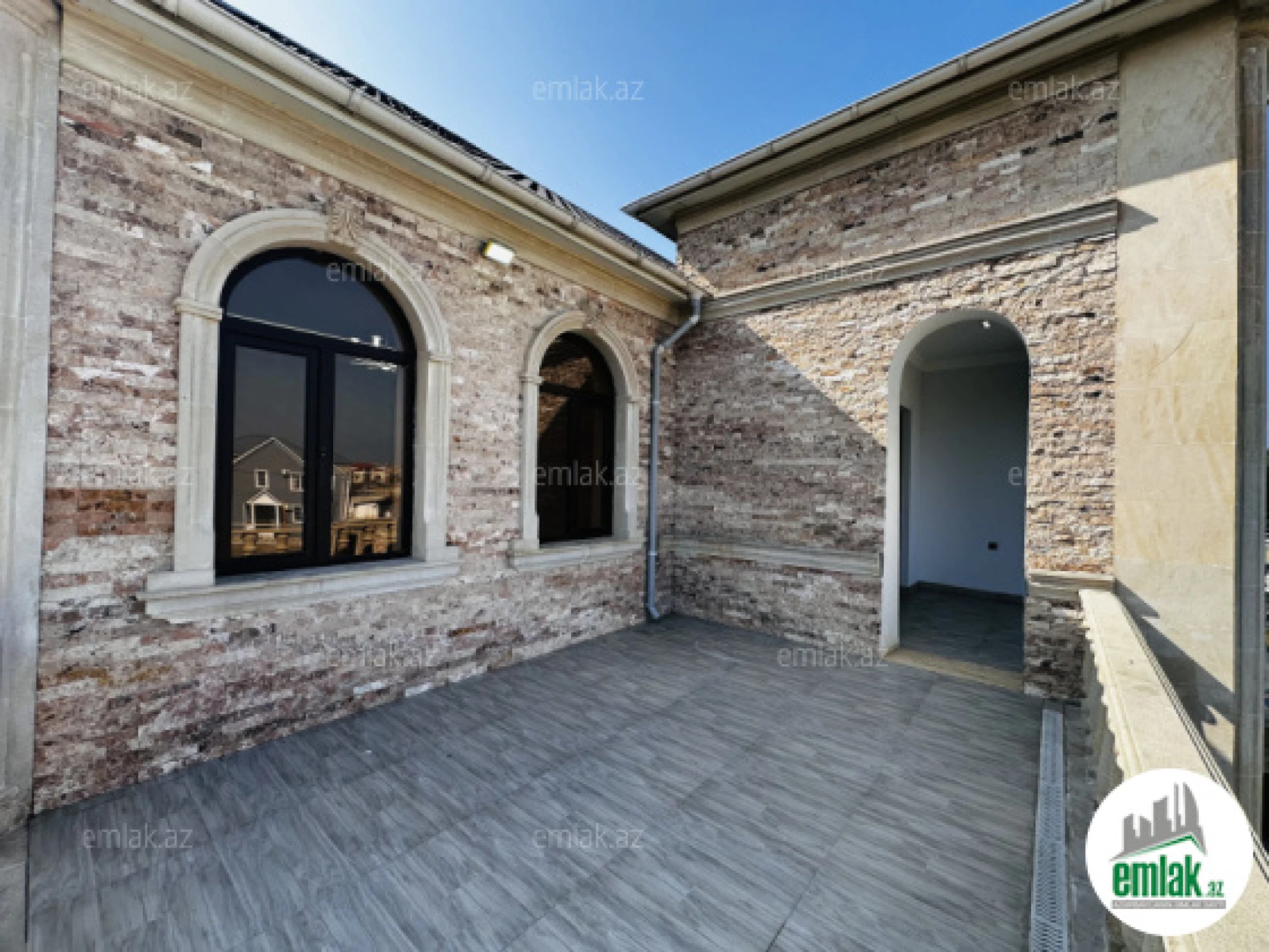 Satılır 5 otaqlı mənzil 400 m²