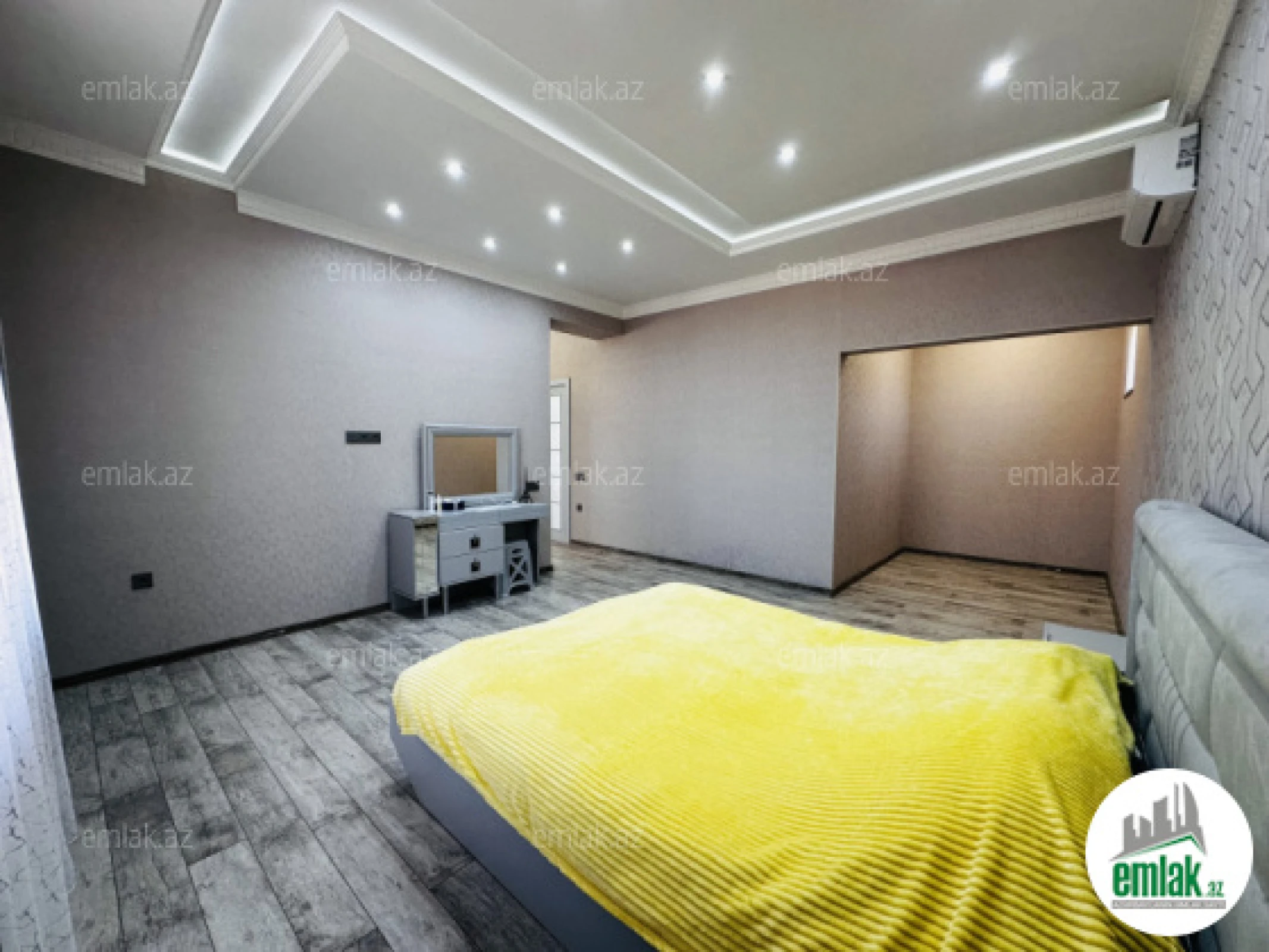 Satılır 5 otaqlı mənzil 400 m²