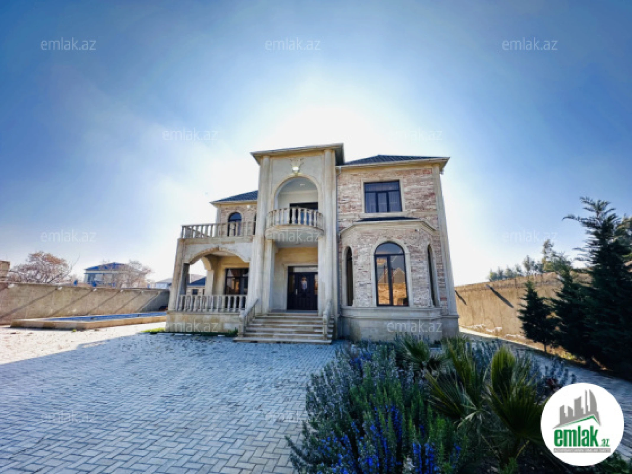 Satılır 5 otaqlı mənzil 400 m²