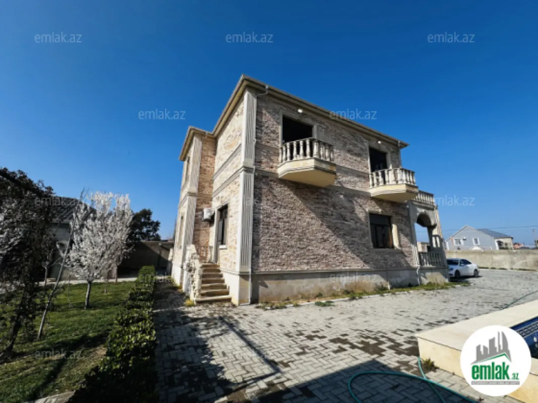 Satılır 5 otaqlı mənzil 400 m²