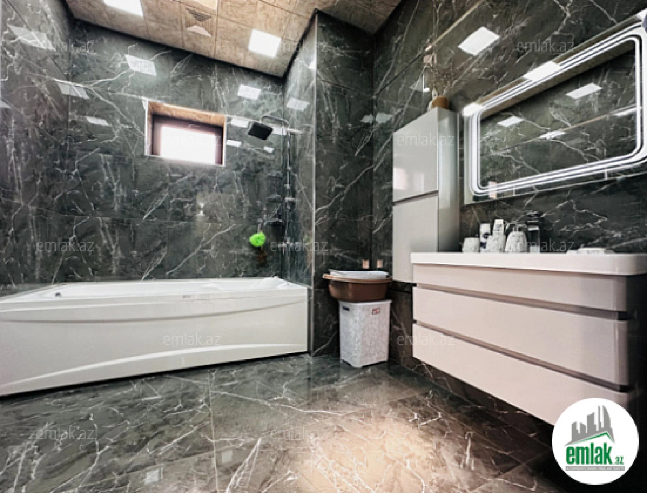 Satılır 5 otaqlı mənzil 400 m²