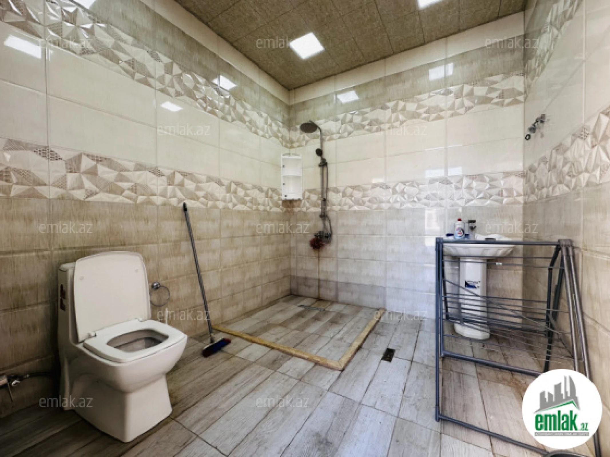 Satılır 5 otaqlı mənzil 400 m²