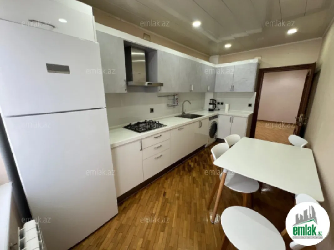 Satılır 3 otaqlı yeni tikili 110 m²