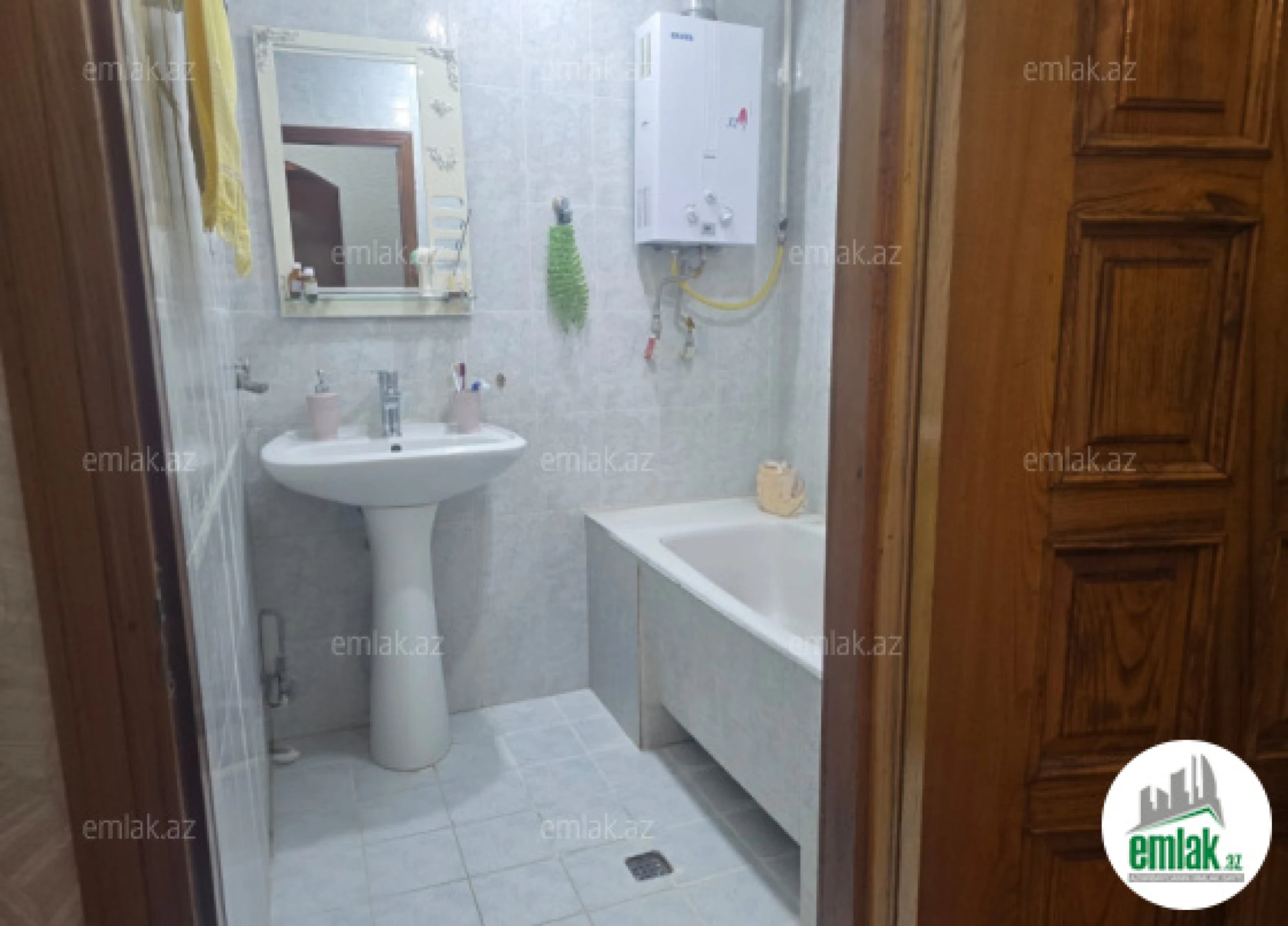 Satılır 3 otaqlı köhnə tikili 85 m²