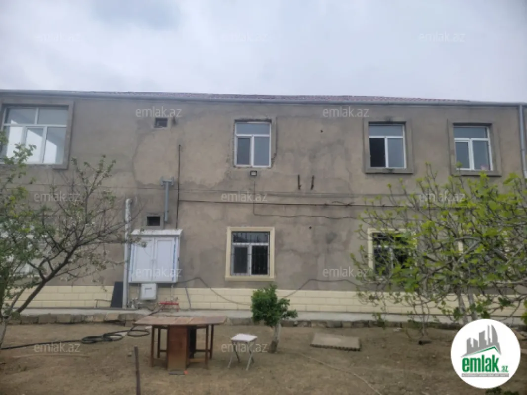 Satılır 8 otaqlı həyət evi 210 m²
