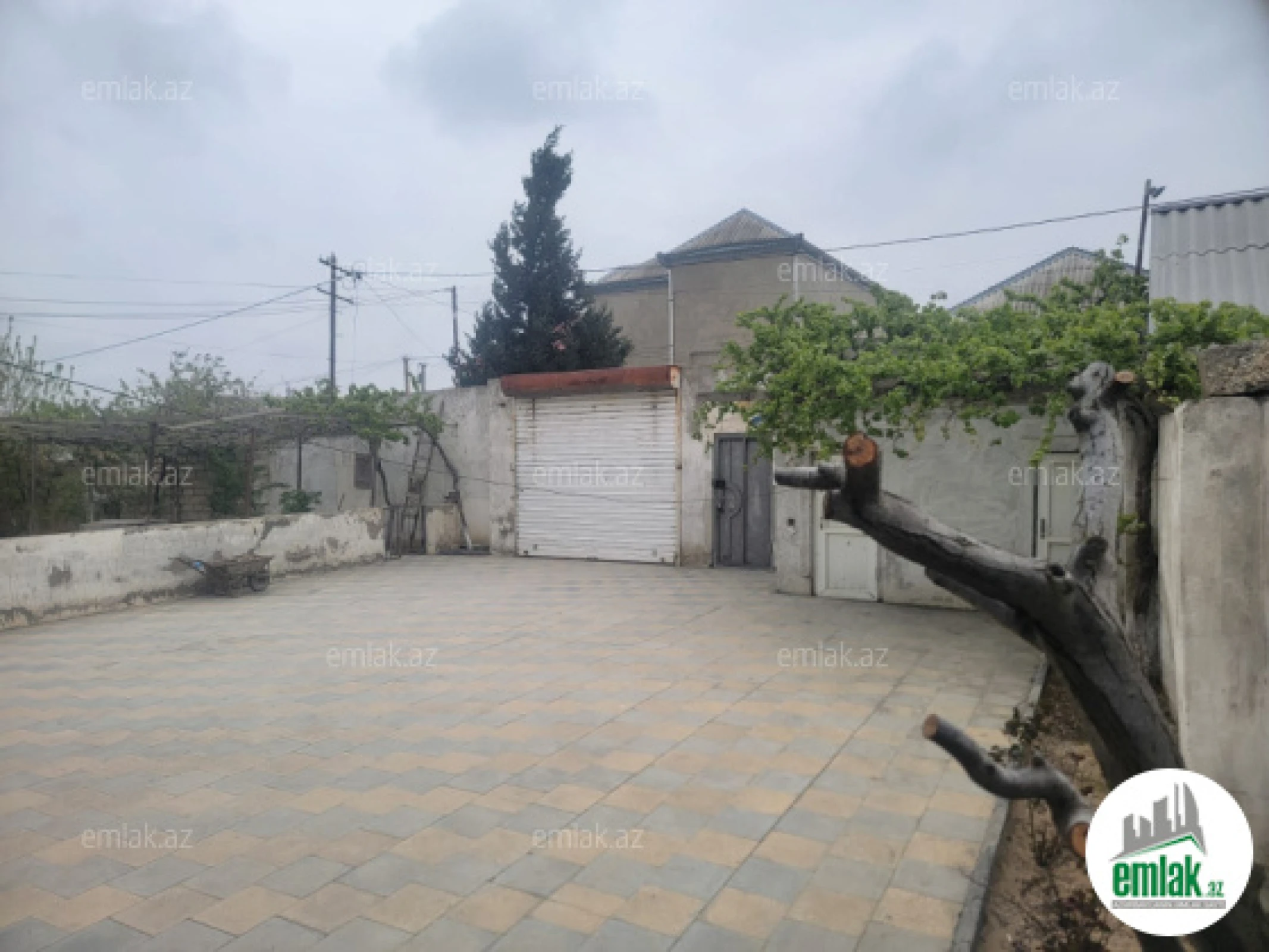 Satılır 8 otaqlı həyət evi 210 m²