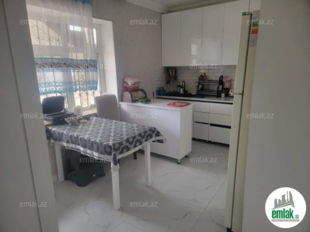 Satılır 8 otaqlı həyət evi 210 m²