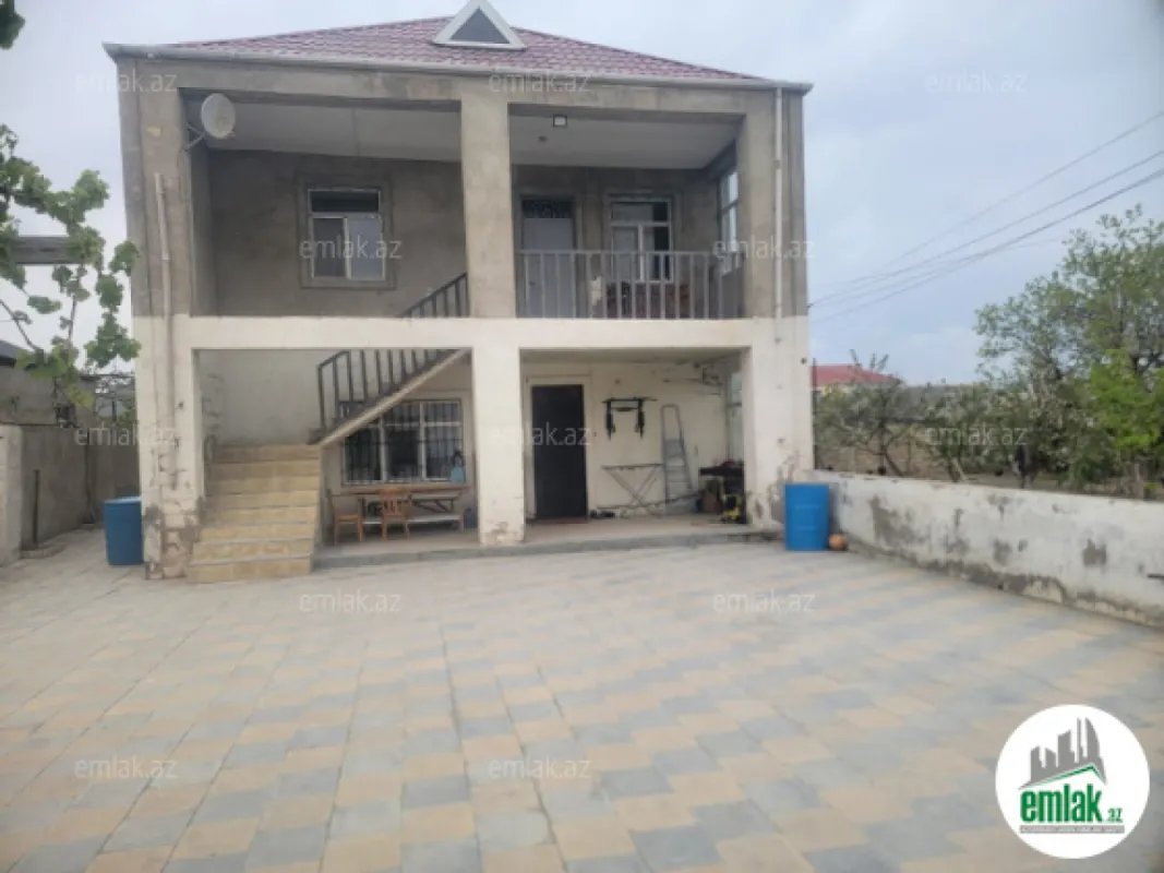 Satılır 8 otaqlı həyət evi 210 m²