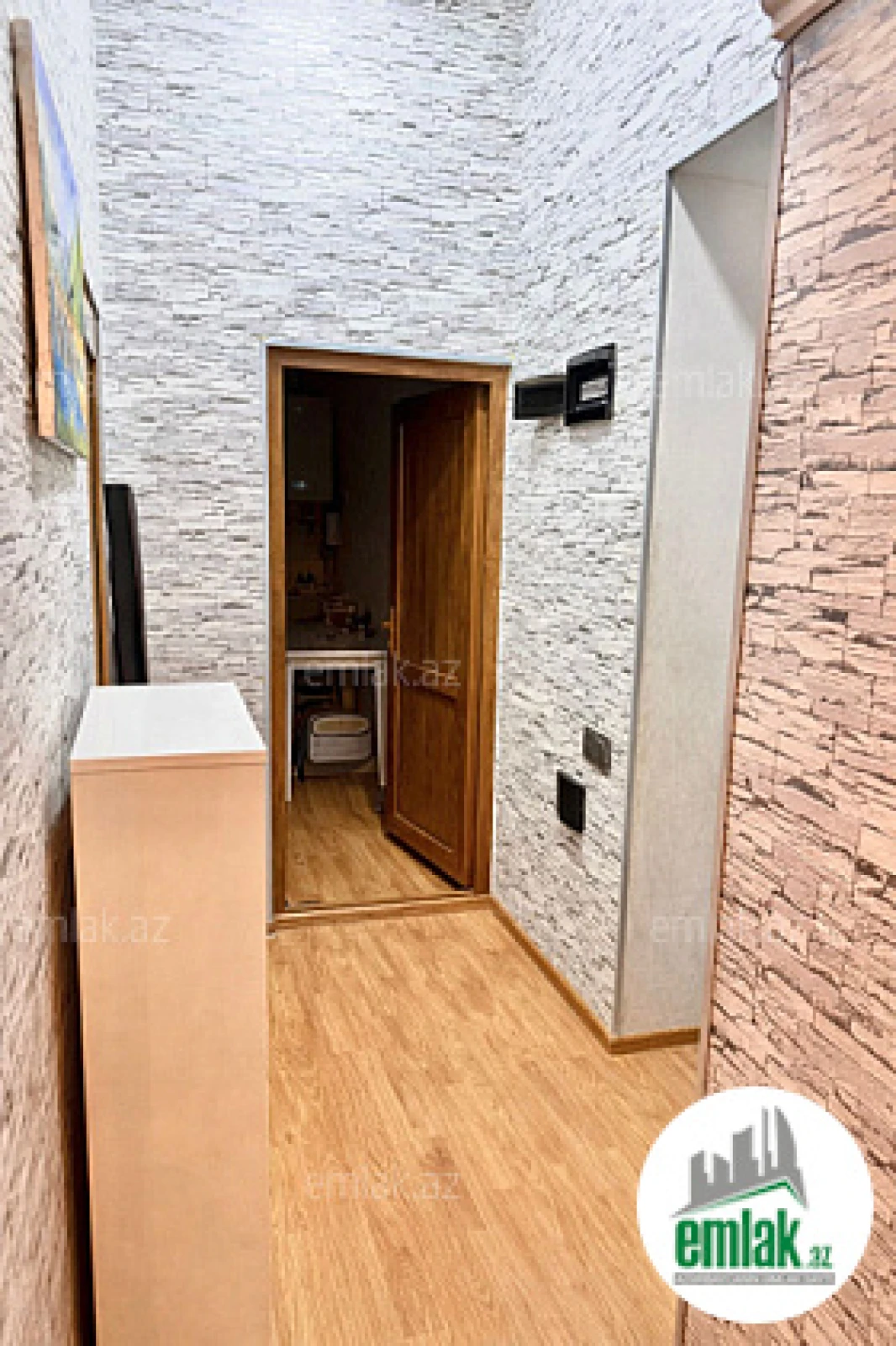 Satılır 2 otaqlı köhnə tikili 53 m²
