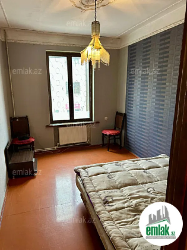 Satılır 3 otaqlı köhnə tikili 100 m²