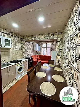 Satılır 3 otaqlı köhnə tikili 100 m²