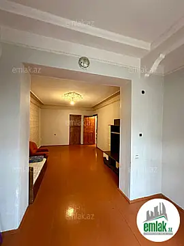 Satılır 3 otaqlı köhnə tikili 100 m²