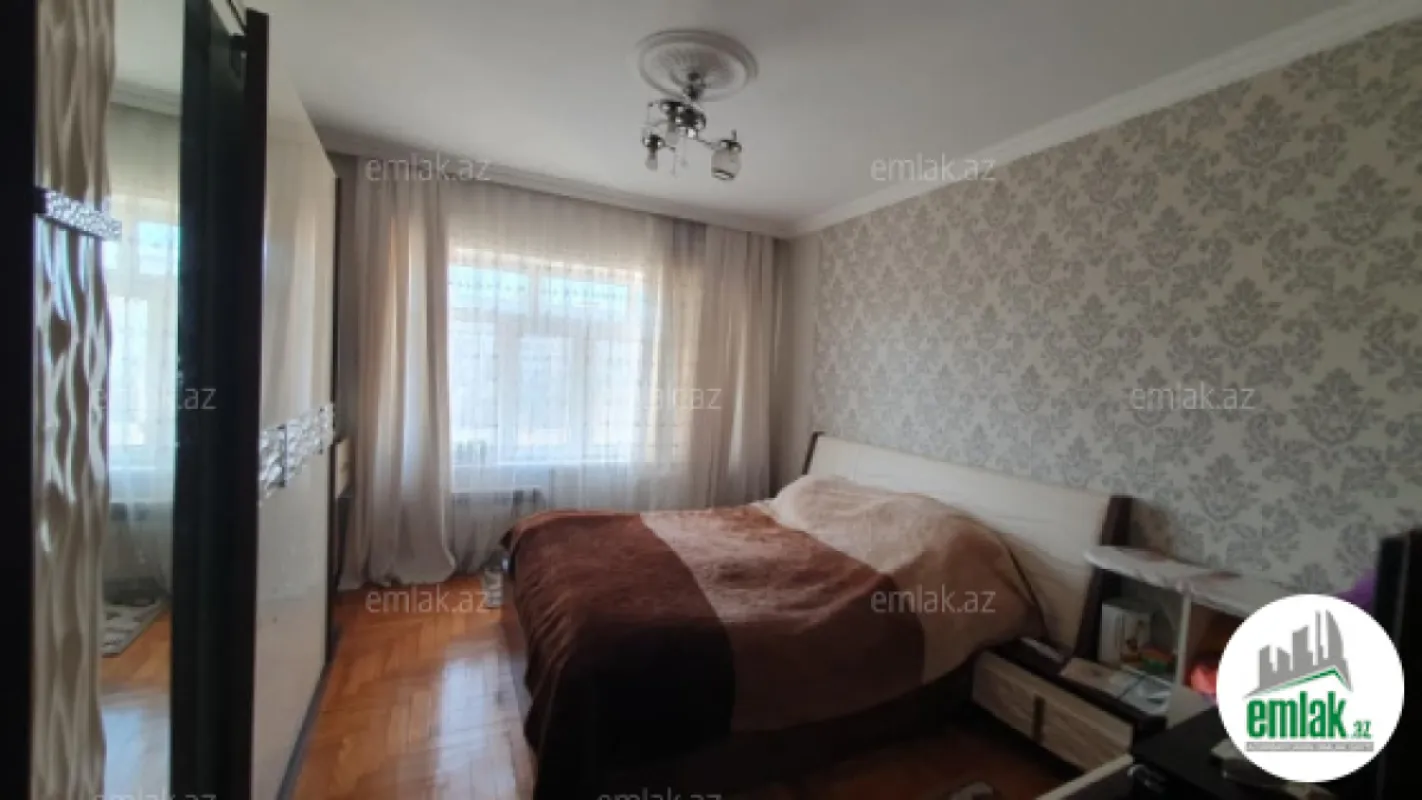 Satılır 3 otaqlı köhnə tikili 80 m²
