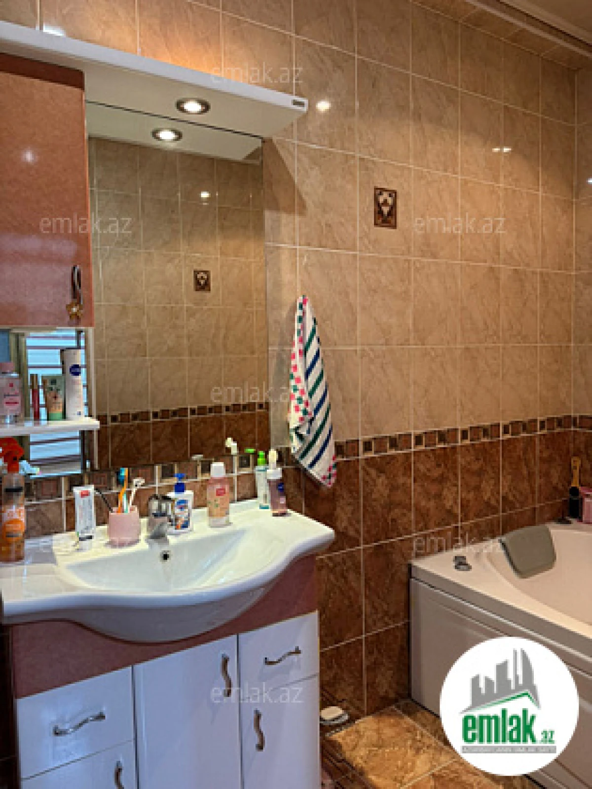 Satılır 3 otaqlı yeni tikili 137 m²