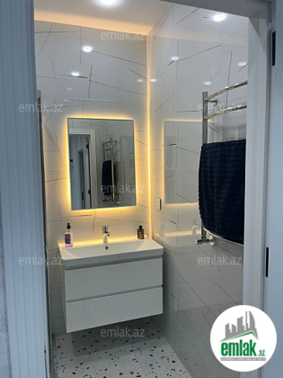 Satılır 2 otaqlı yeni tikili 75 m²