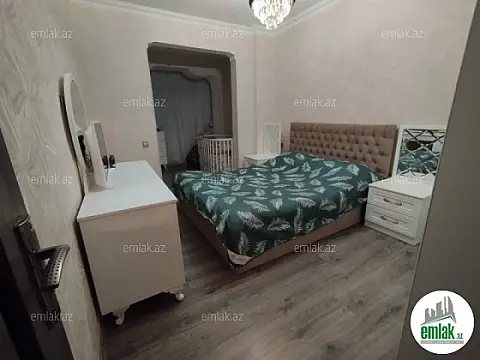 Satılır 4 otaqlı köhnə tikili 100 m²