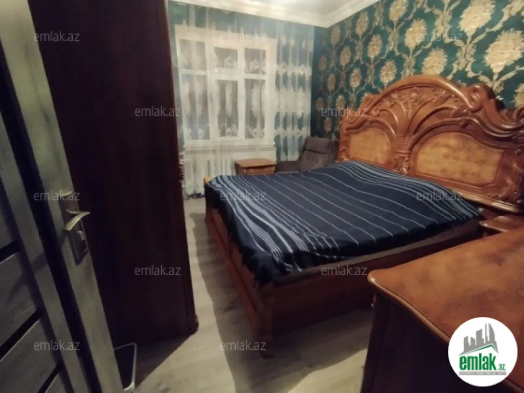 Satılır 4 otaqlı köhnə tikili 100 m²