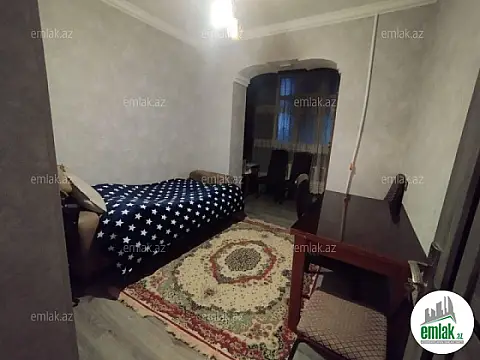 Satılır 4 otaqlı köhnə tikili 100 m²