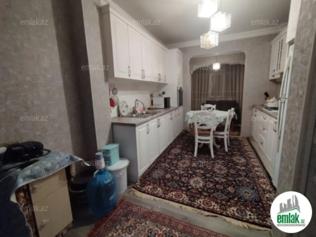 Satılır 4 otaqlı köhnə tikili 100 m²