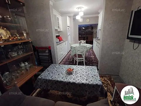 Satılır 4 otaqlı köhnə tikili 100 m²