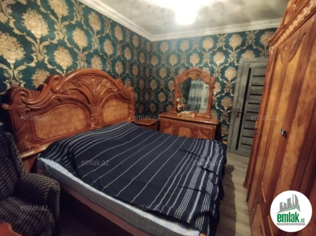 Satılır 4 otaqlı köhnə tikili 100 m²