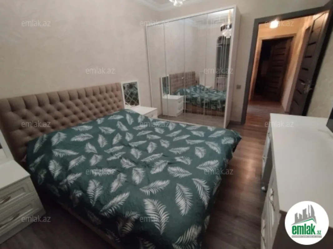 Satılır 4 otaqlı köhnə tikili 100 m²