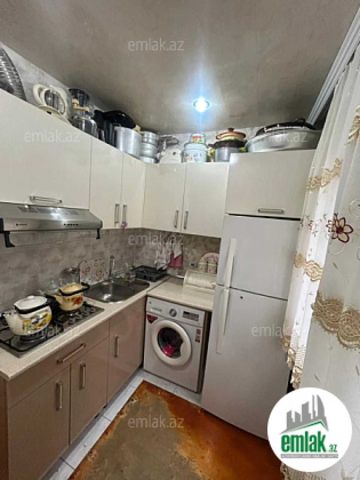 Satılır 2 otaqlı köhnə tikili 56 m²
