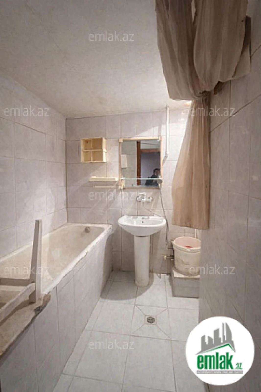 Satılır 5 otaqlı köhnə tikili 110 m²