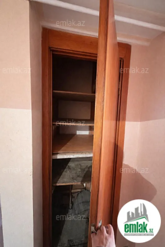 Satılır 5 otaqlı köhnə tikili 110 m²