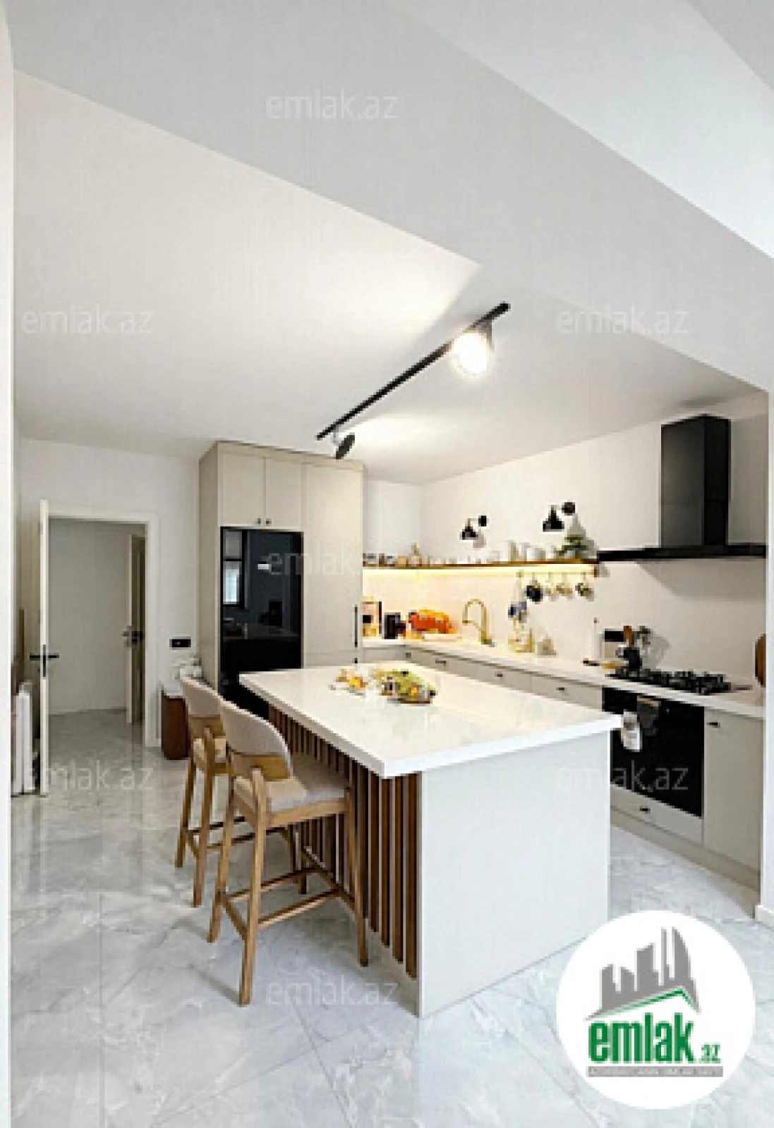 Satılır 2 otaqlı yeni tikili 95 m²