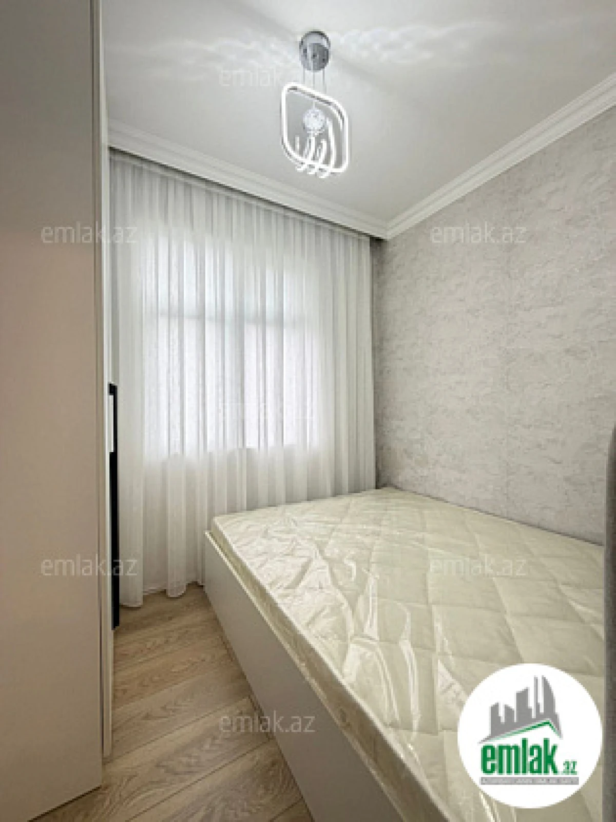 Satılır 2 otaqlı köhnə tikili 42 m²