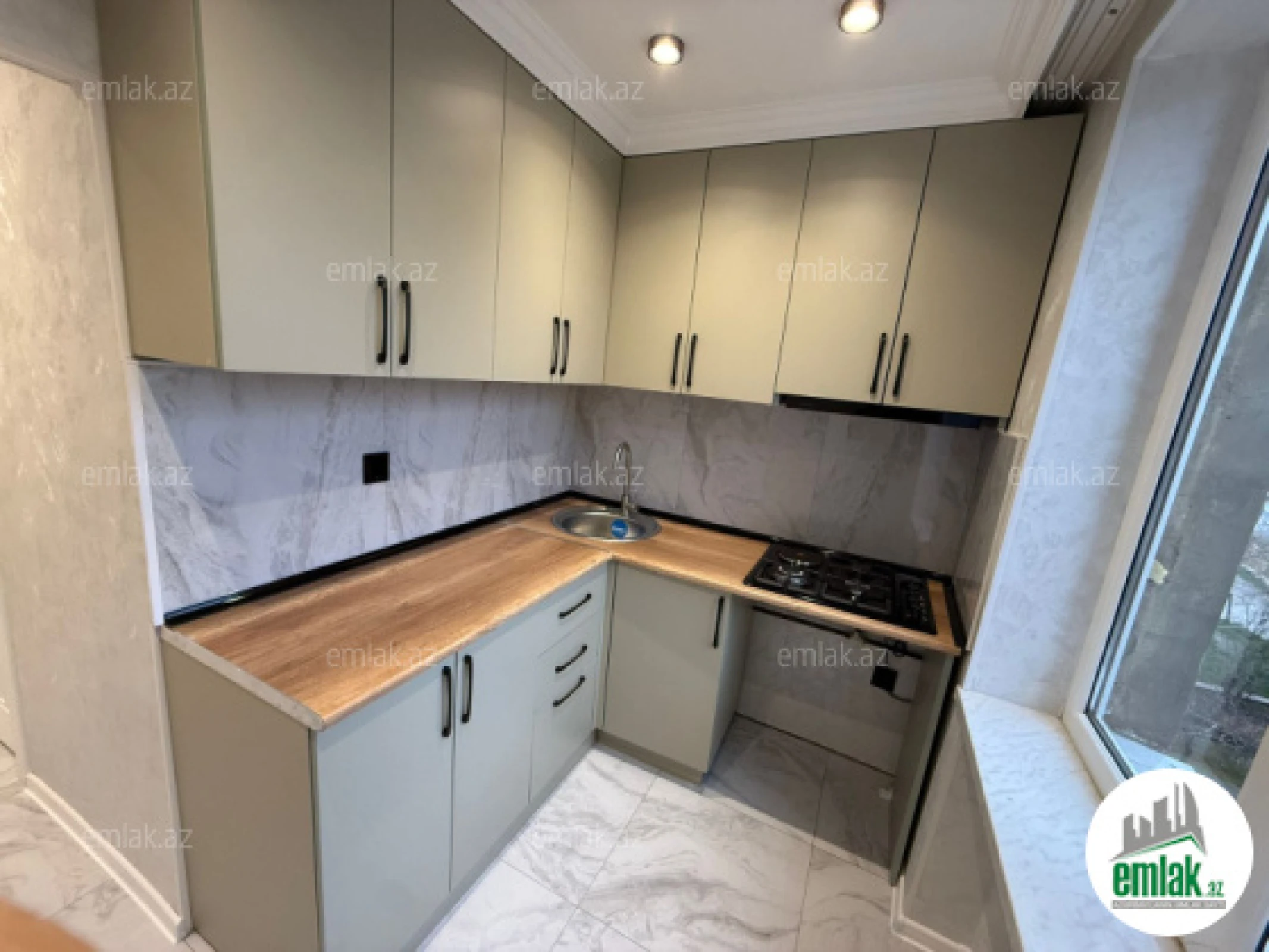 Satılır 2 otaqlı köhnə tikili 55 m²