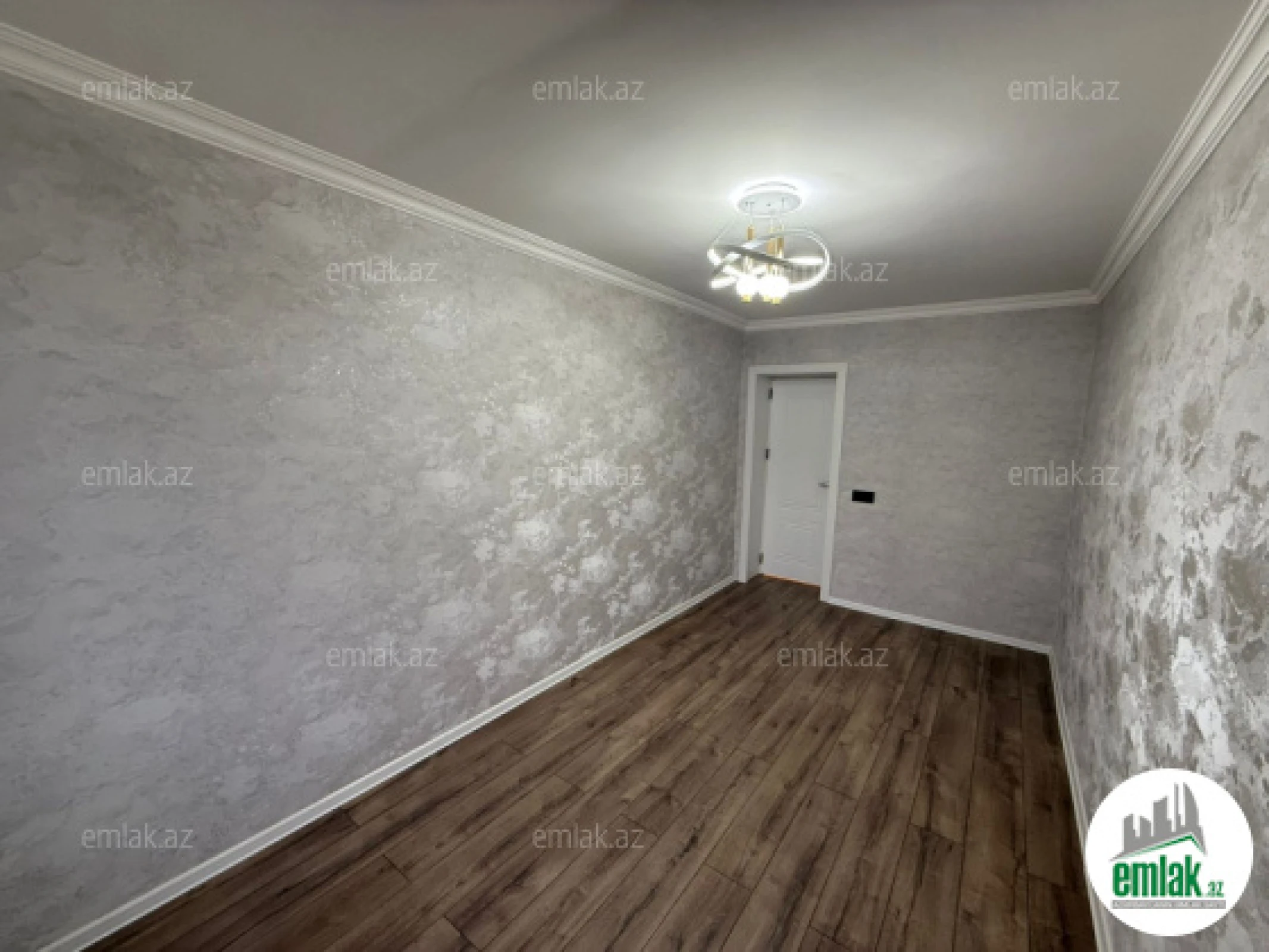 Satılır 2 otaqlı köhnə tikili 55 m²