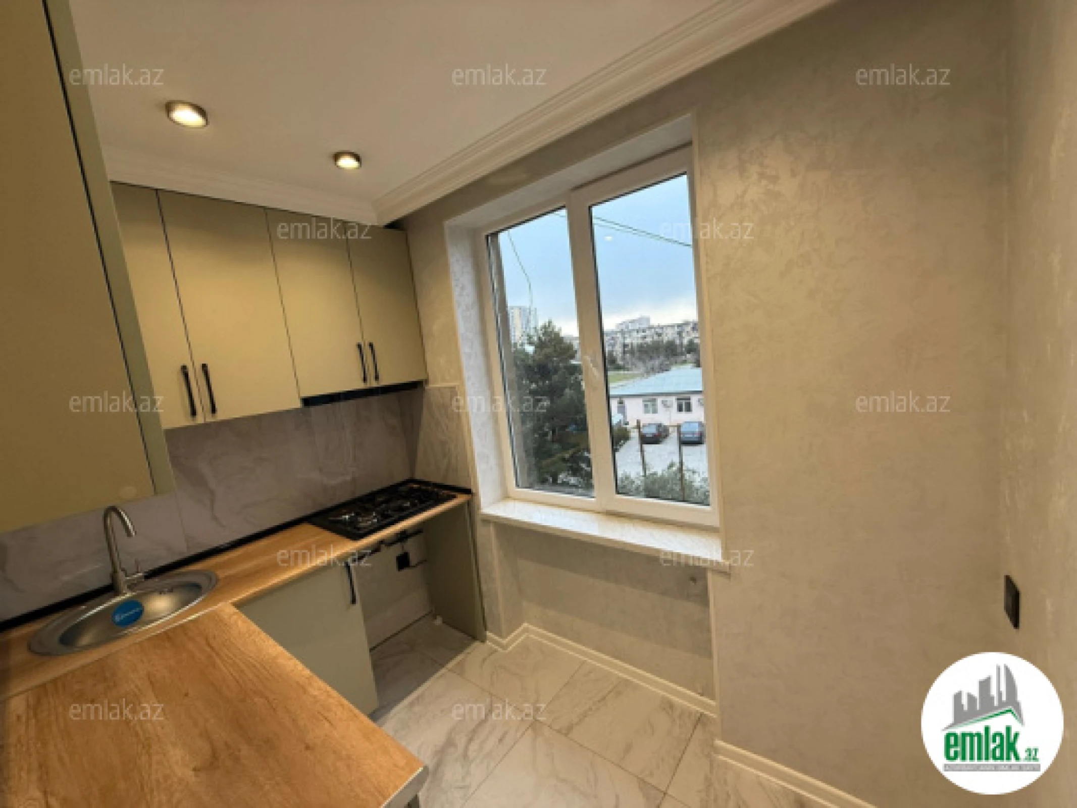 Satılır 2 otaqlı köhnə tikili 55 m²