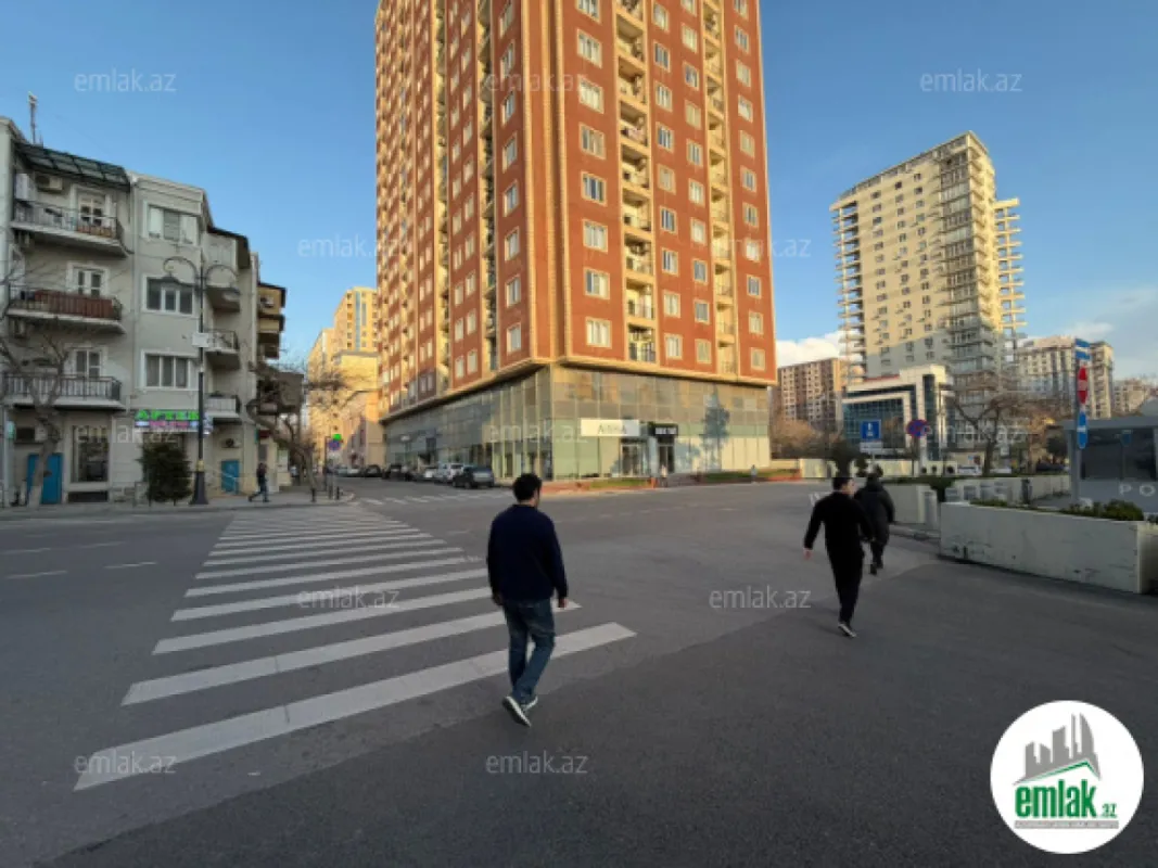 Satılır 3 otaqlı köhnə tikili 115 m²