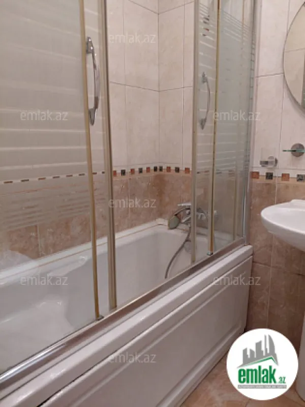 Satılır 4 otaqlı köhnə tikili 180 m²