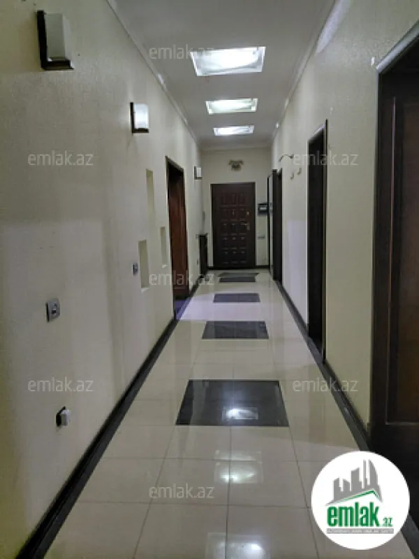 Satılır 4 otaqlı köhnə tikili 180 m²