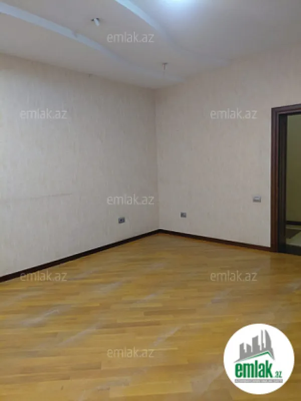 Satılır 4 otaqlı köhnə tikili 180 m²
